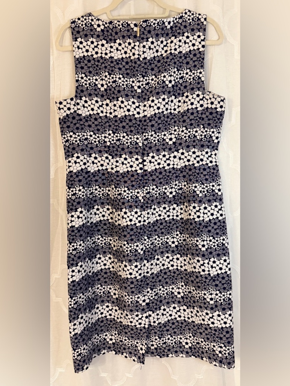 Karl Lagerfeld Paris Black White Floral Sheath Dress Size 8 Chic Career Classic - Picture 10 of 15